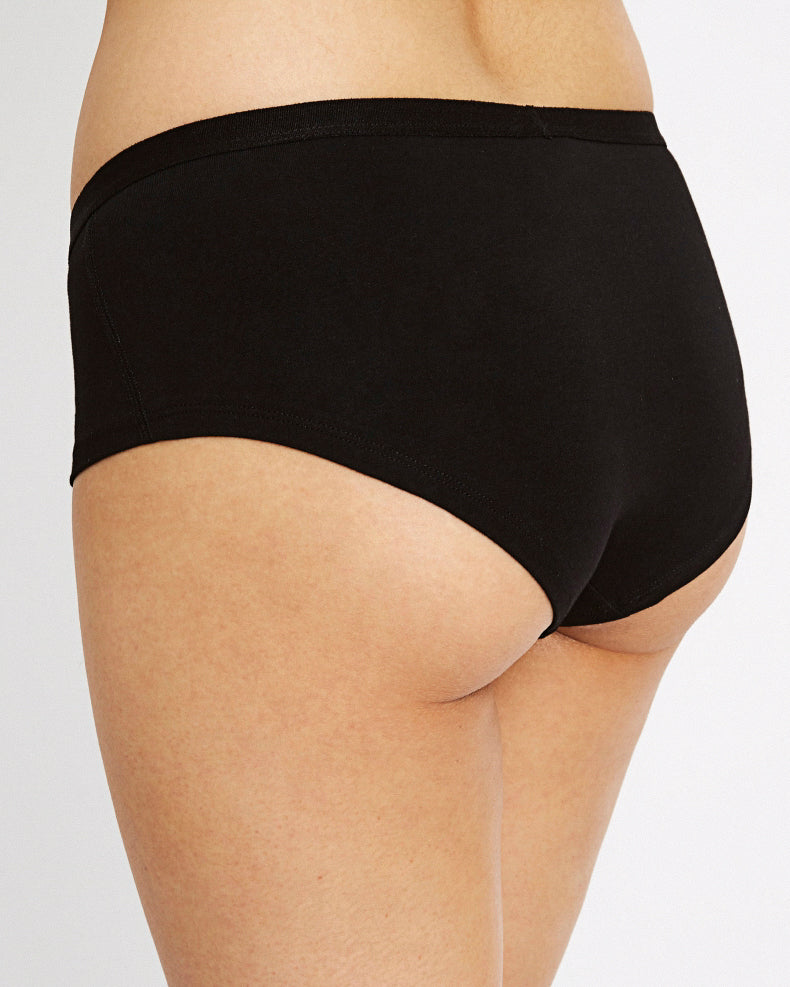 Low Rise Shorts / Black